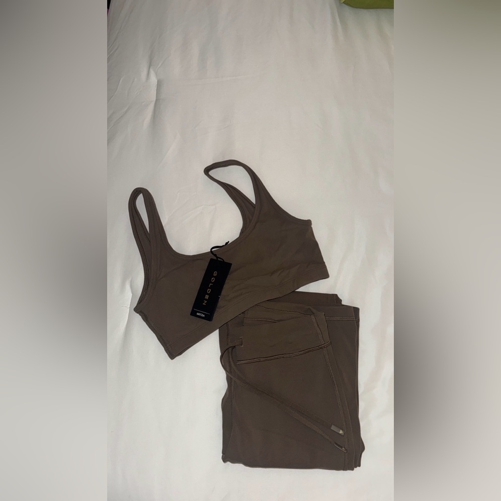 ARITZIA Flared Leggings W/ matching bra!! - Picture 4 of 4
